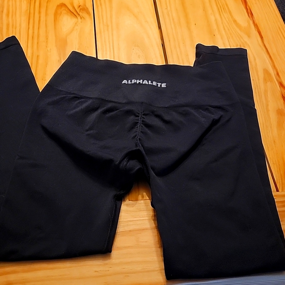 ALPHALETE BLACK AMPLIFY